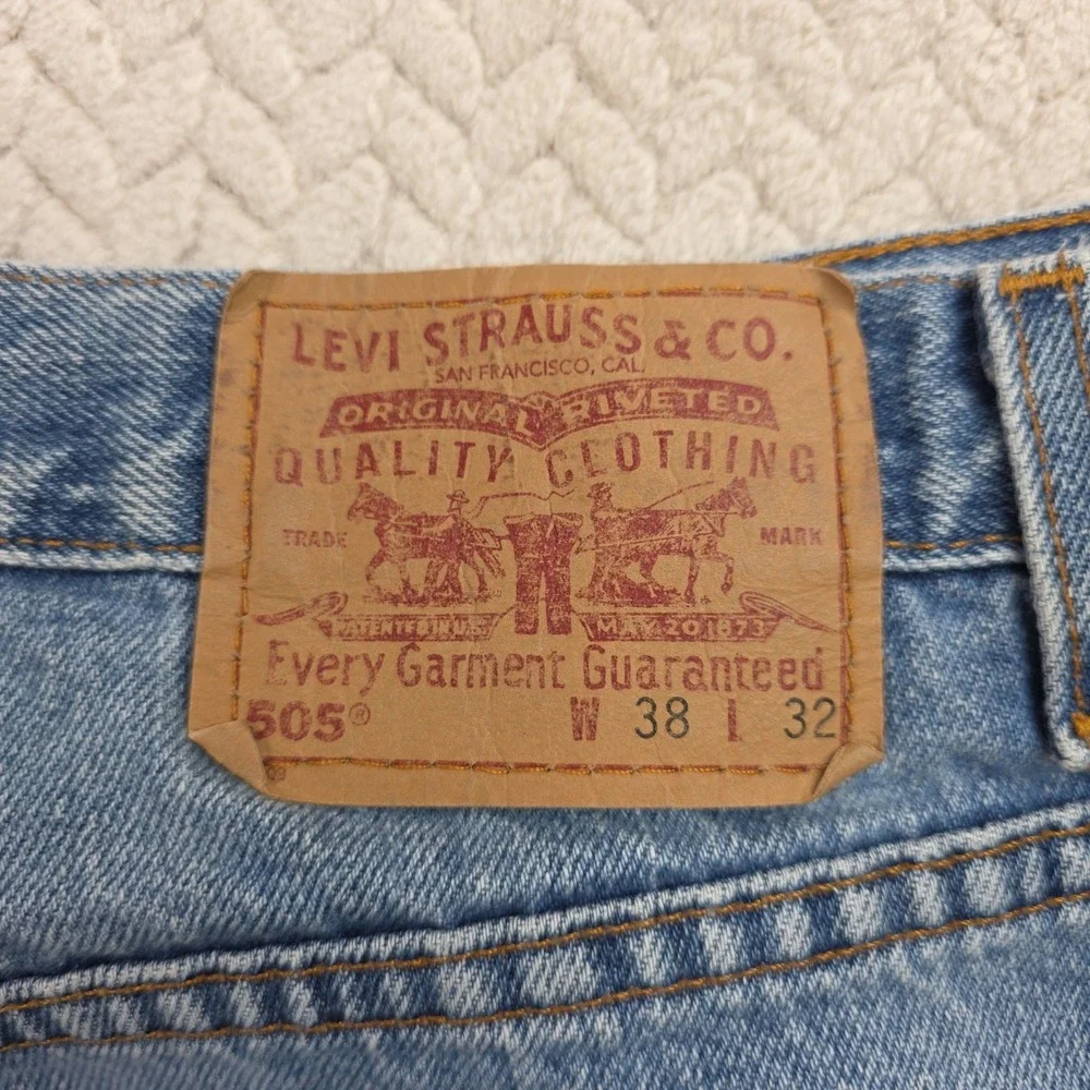 Vintage‎ Levis 505 Mens Jeans 38x32 Made in USA Light Wash Straight Leg 2000s